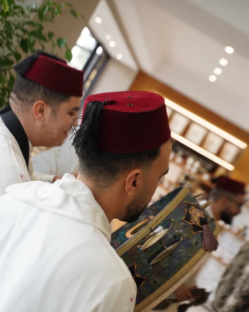 Chefs MB Gourmet en tenue traditionnelle marocaine